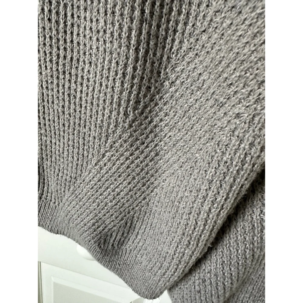 a.n.a a new approach Gray V-Neck Sweater M - Picture 4 of 5